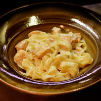 купить С лососем в сливочном соусе С лососем в сливочном соусе заказать доставку ROJO ресторан Алматы